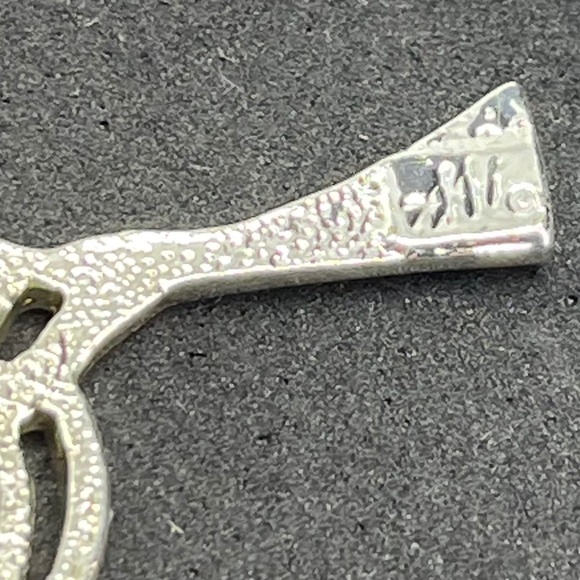 Holiday Angel Trumpeter Pin/Brooch Silvertone/Vintage - Picture 8 of 8